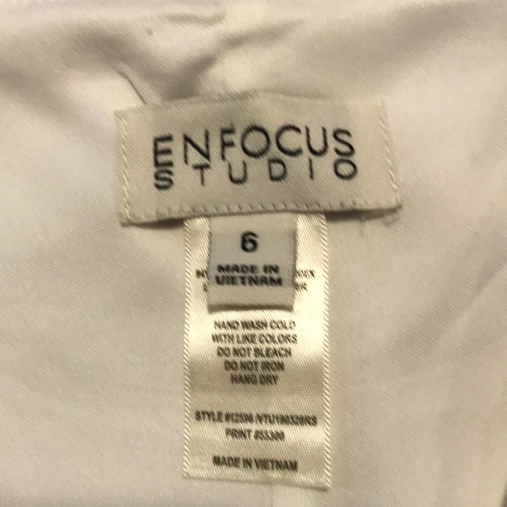 NWT, Enfocus studio shimmery floral dress. Size 6 - Picture 8 of 9